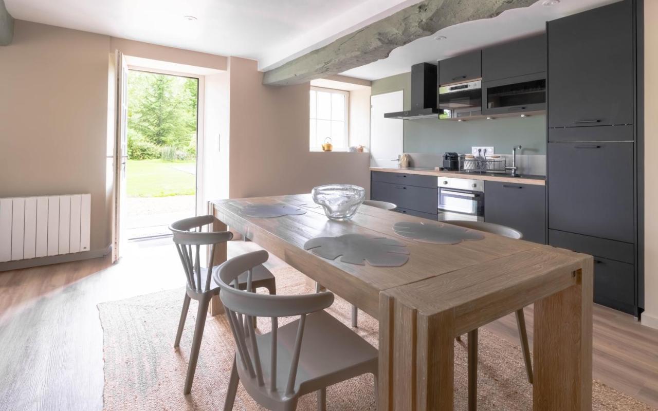 Manoir Du Vau D Arz Gites Et Chambres D Hotes Avec Piscine Malansac Esterno foto