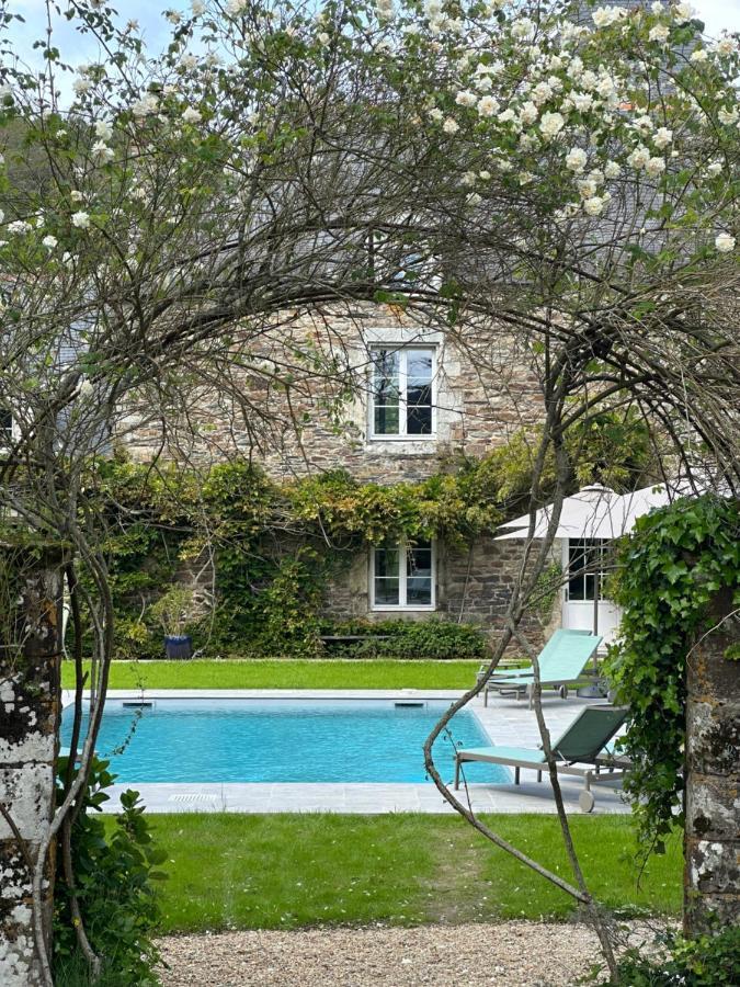 Manoir Du Vau D Arz Gites Et Chambres D Hotes Avec Piscine Malansac Esterno foto