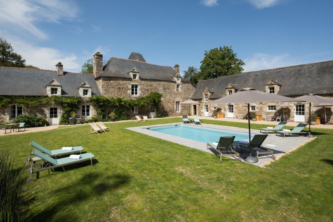 Manoir Du Vau D Arz Gites Et Chambres D Hotes Avec Piscine Malansac Esterno foto
