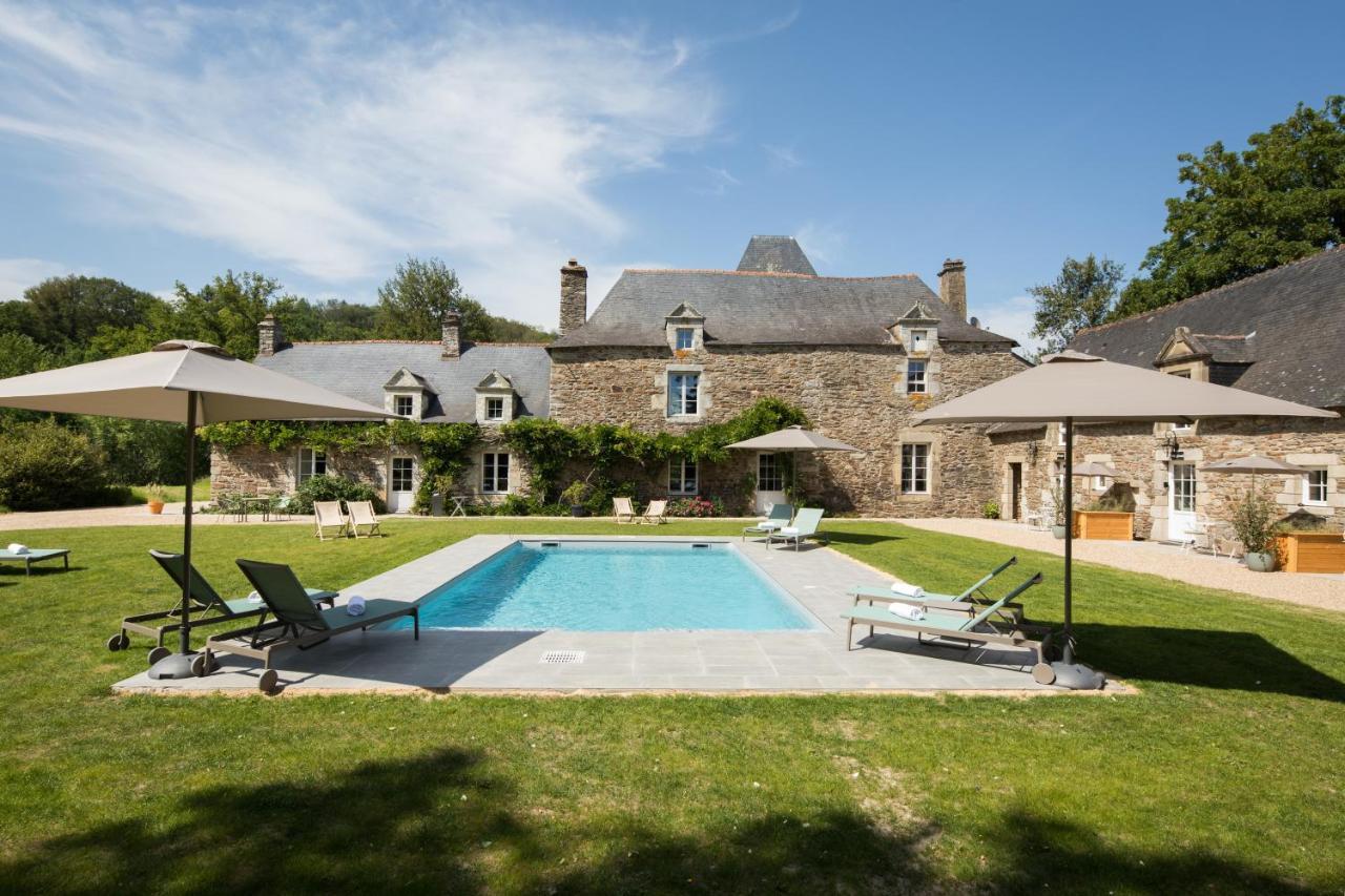 Manoir Du Vau D Arz Gites Et Chambres D Hotes Avec Piscine Malansac Esterno foto