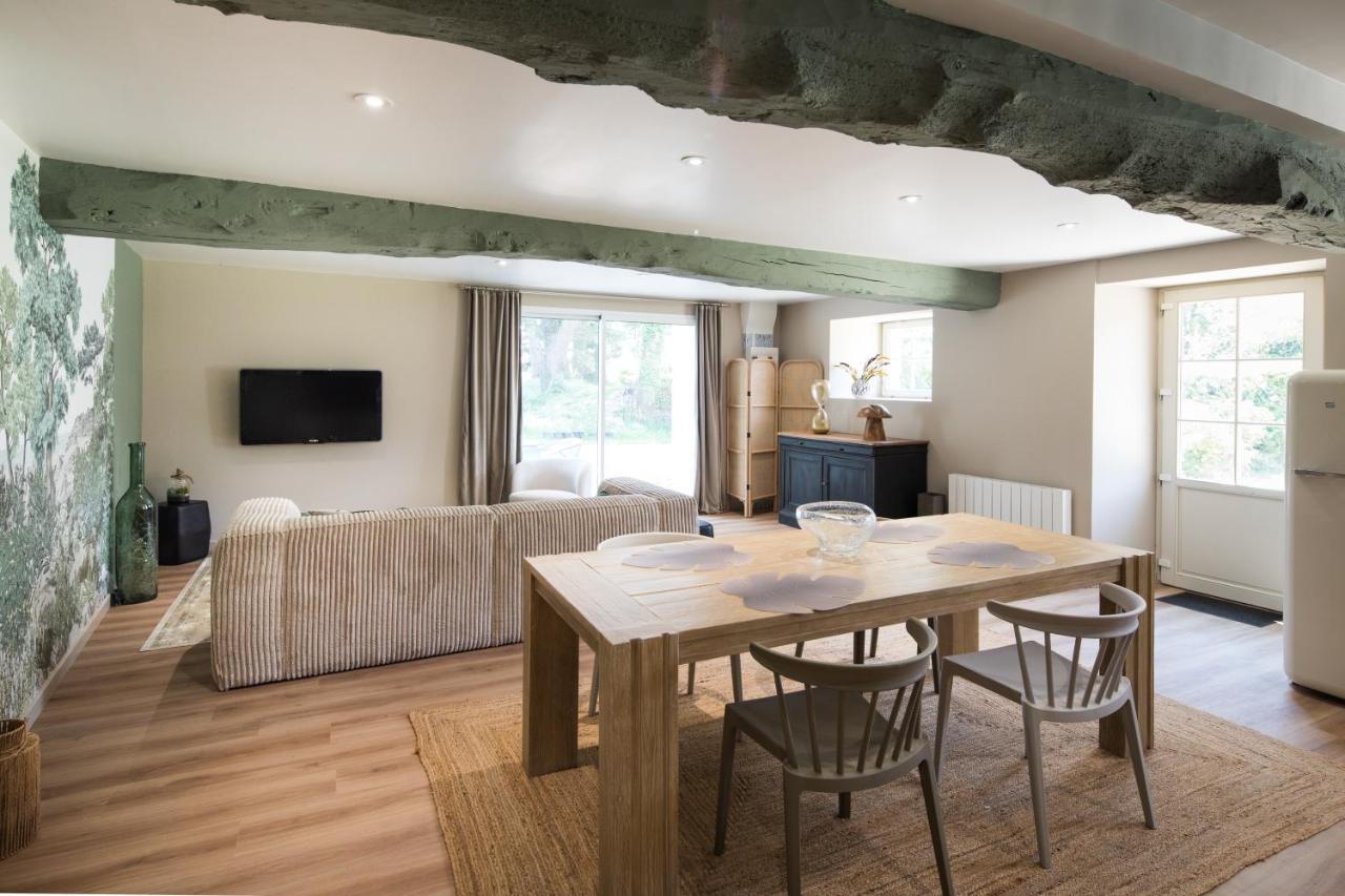Manoir Du Vau D Arz Gites Et Chambres D Hotes Avec Piscine Malansac Esterno foto