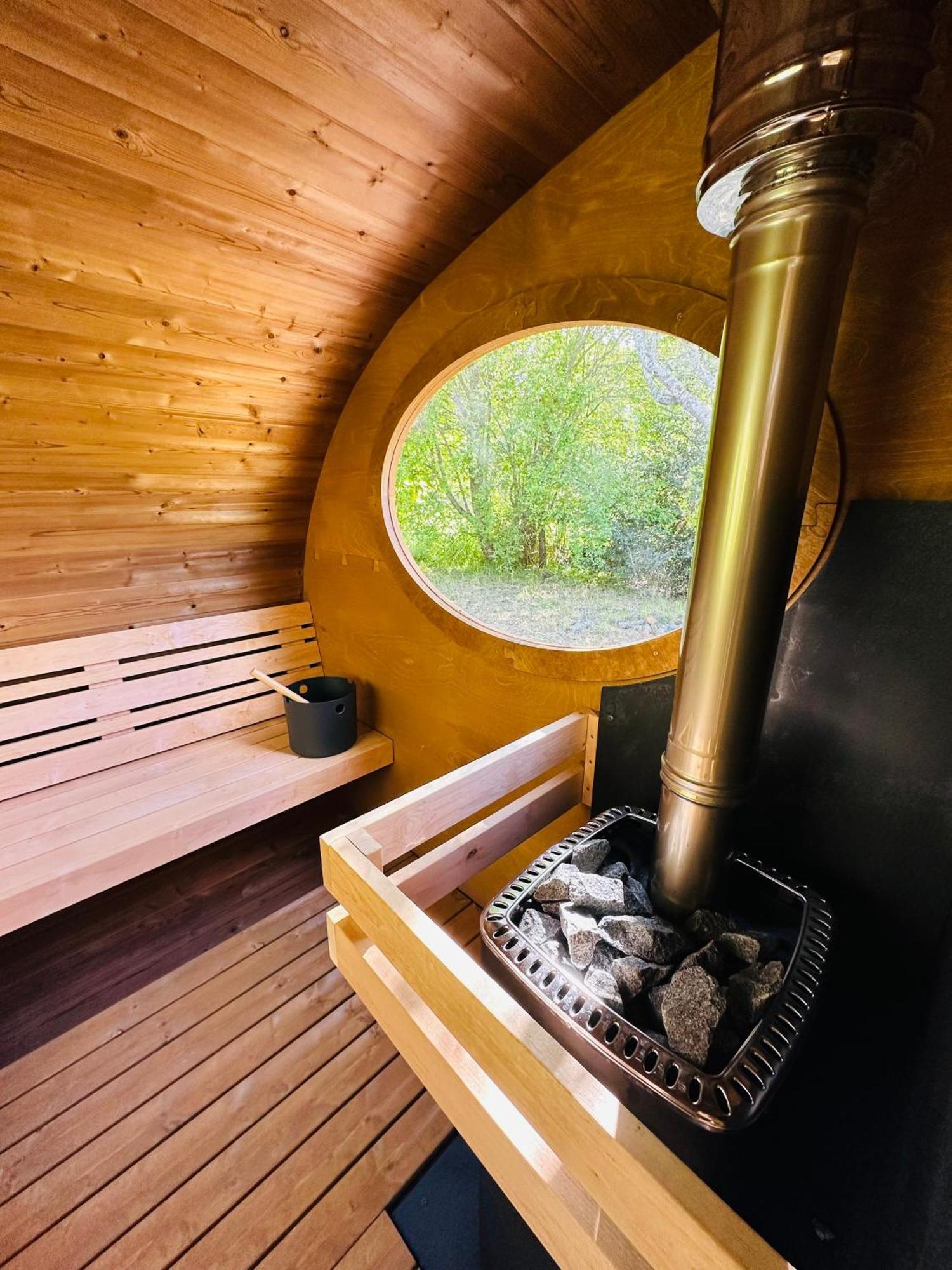 Manoir Du Vau D Arz Gites Et Chambres D Hotes Avec Piscine Malansac Esterno foto